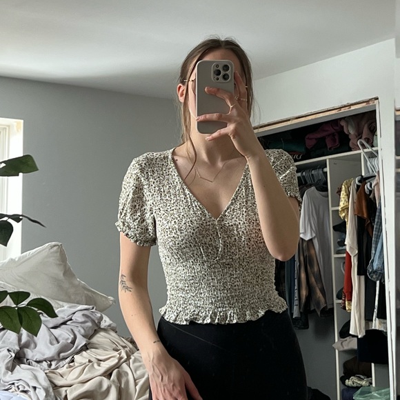 Floral top - Picture 2 of 3